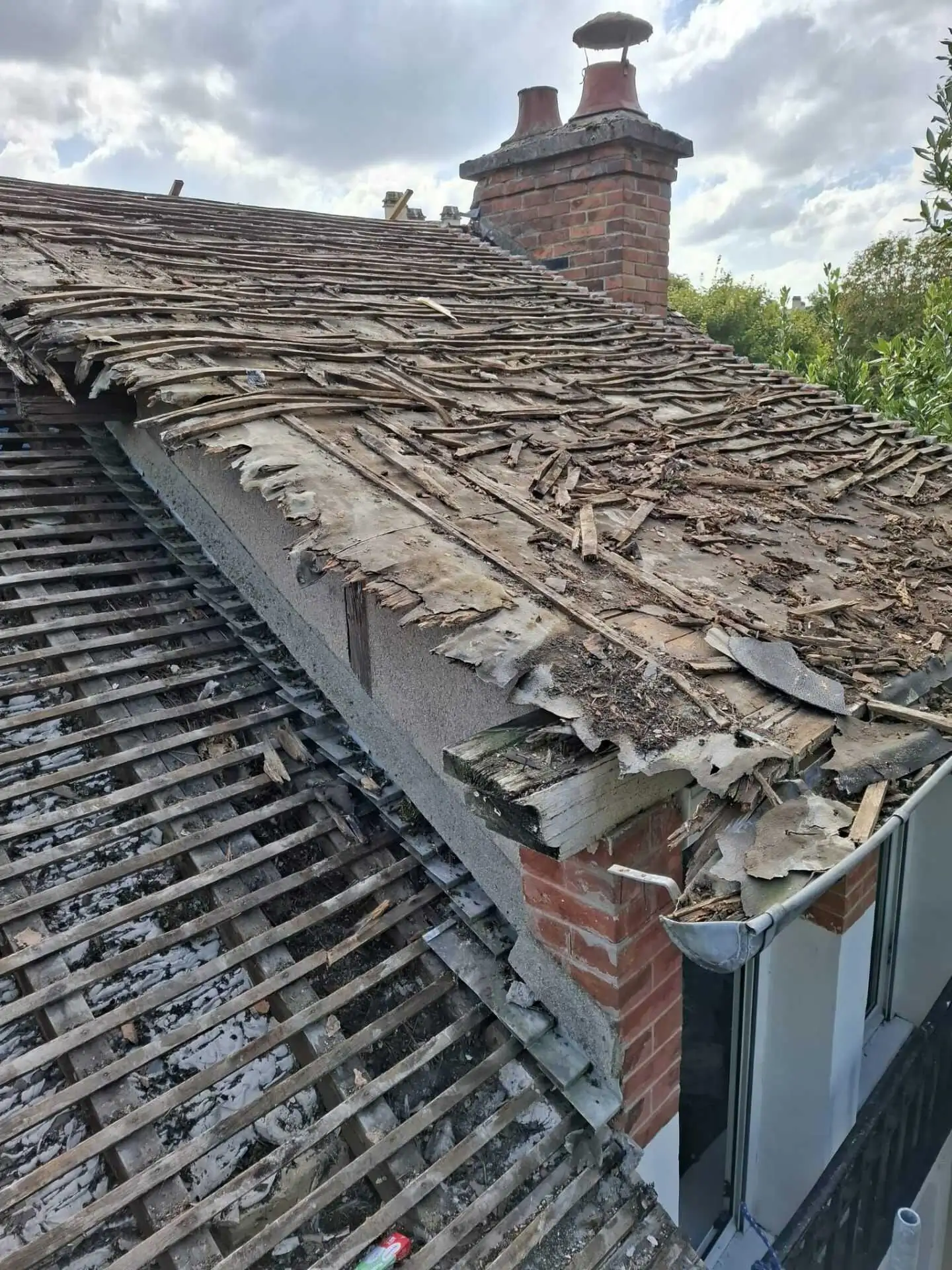 État initial de la toiture dégradée avant intervention de notre couvreur Fontainebleau