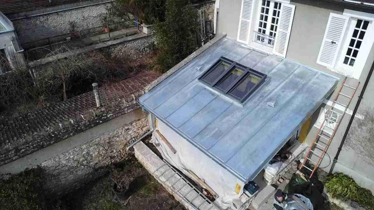 Pergola avec toiture zinc à Montigny-sur-Loing