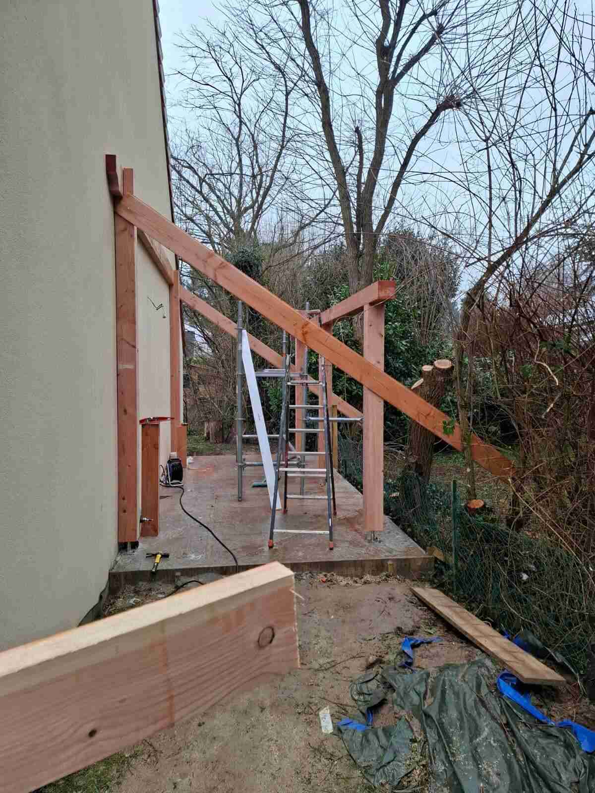 Montage de la structure en bois - étape de construction