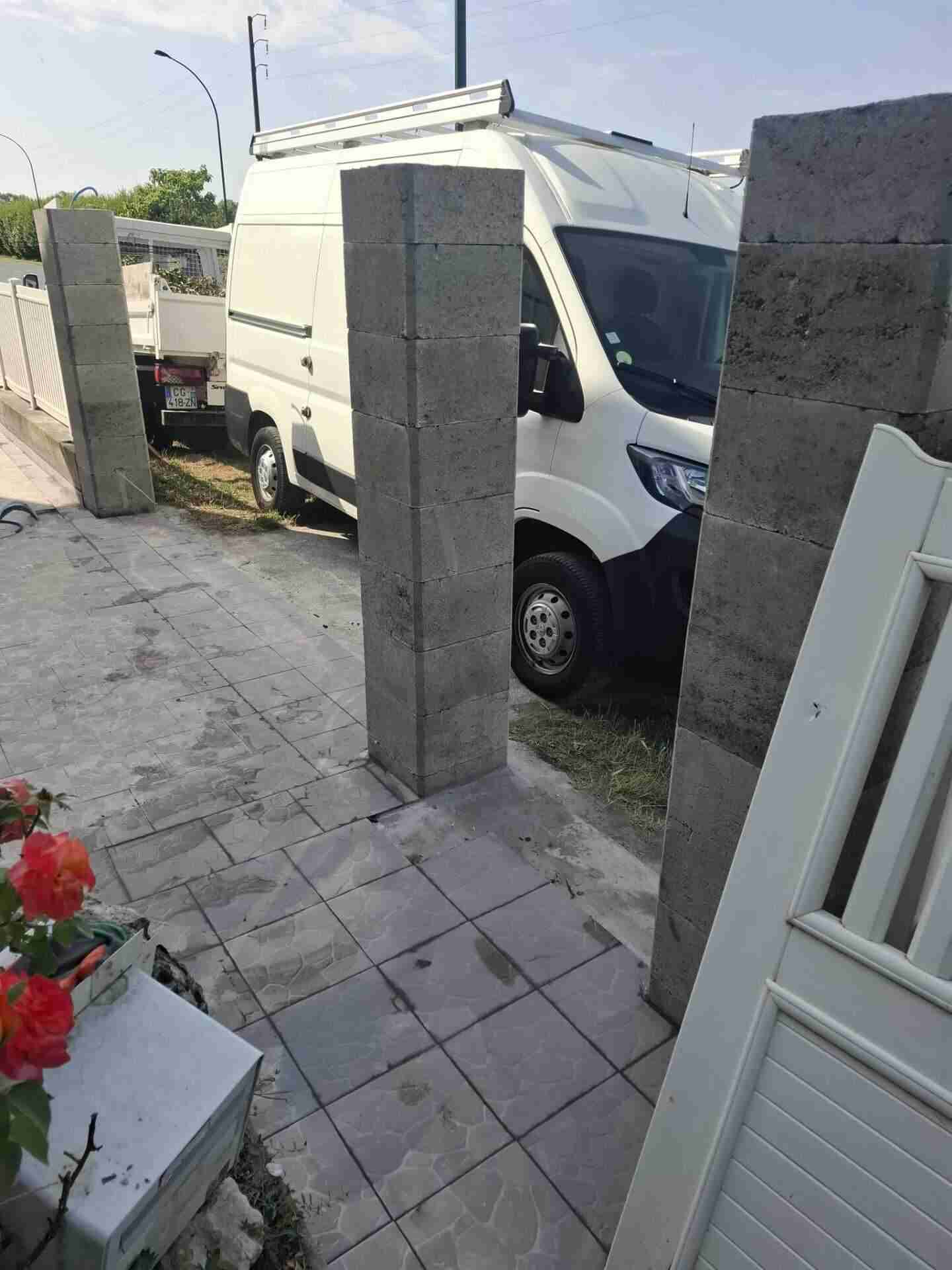 Construction des piliers en imitation pierre - Maçonnerie Souppes-sur-Loing