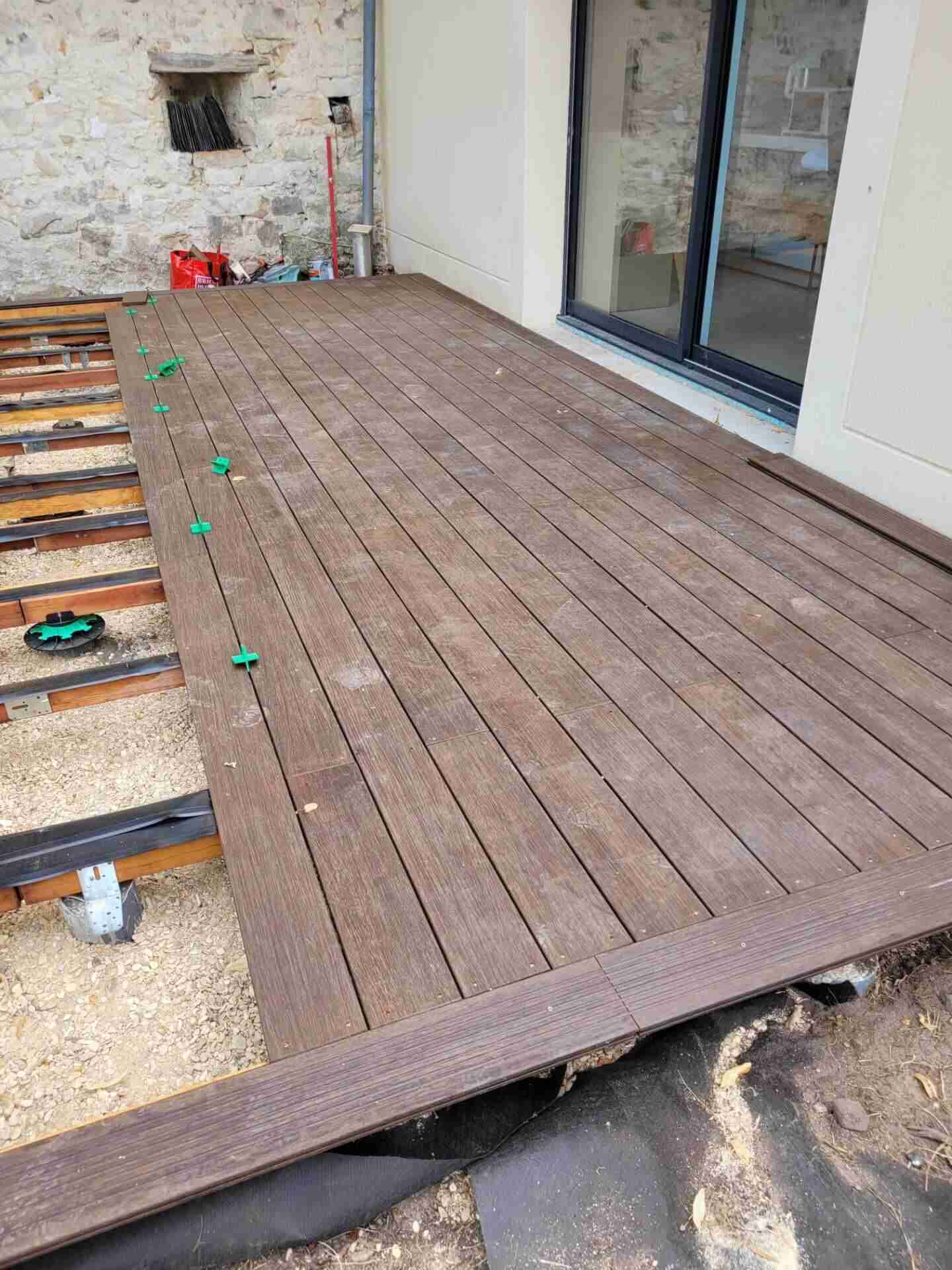 Pose lames terrasse bois composite Montigny-sur-Loing